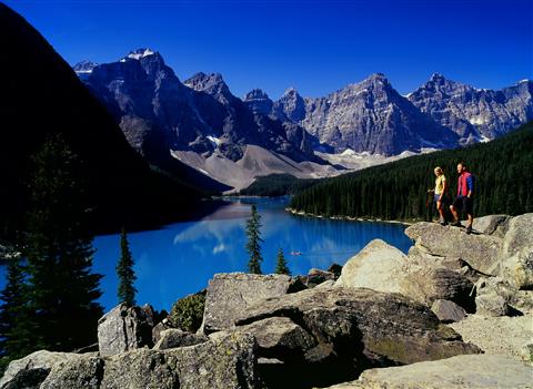 ﾓﾚｰﾝﾚｲｸ(c)Travel Alberta/Discover Banff Tours